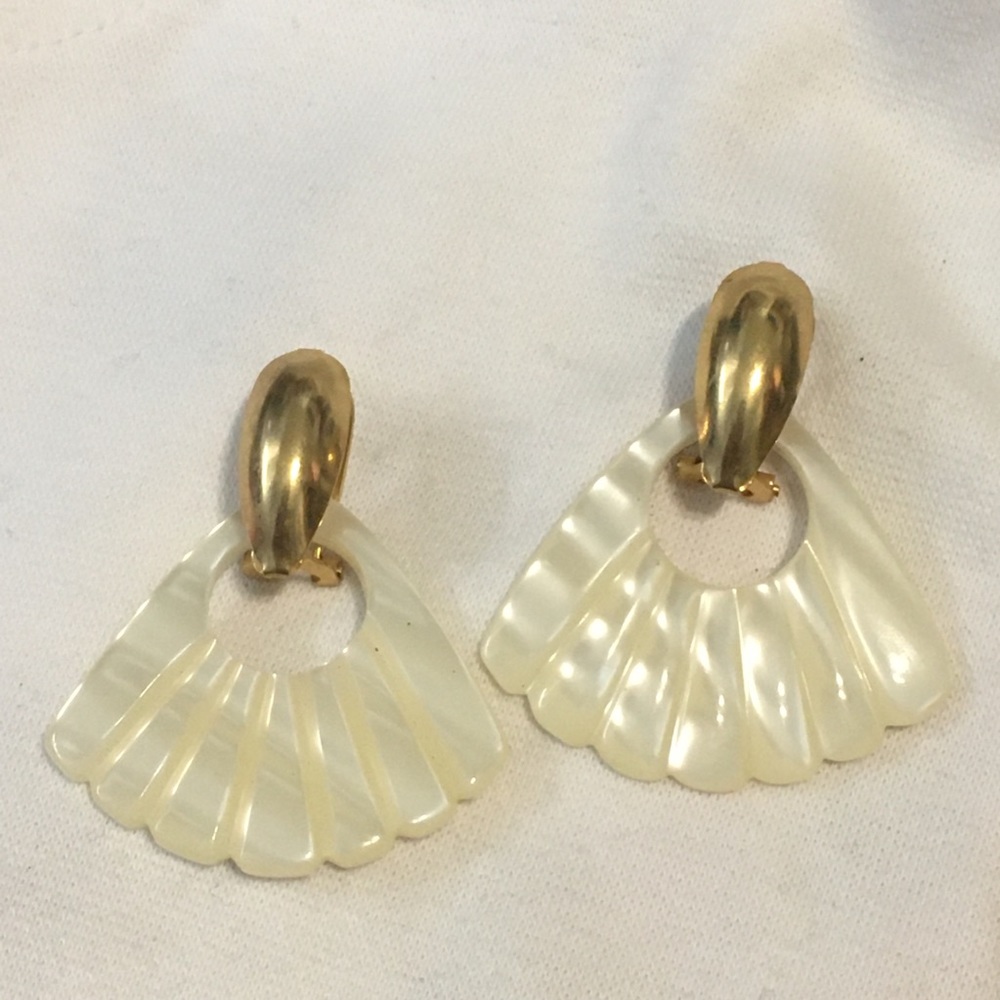 Shell earrings